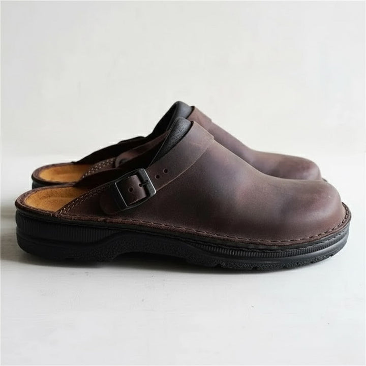 Stylish men's leather clogs with an orthopaedic design, perfect for casual outings and travel.