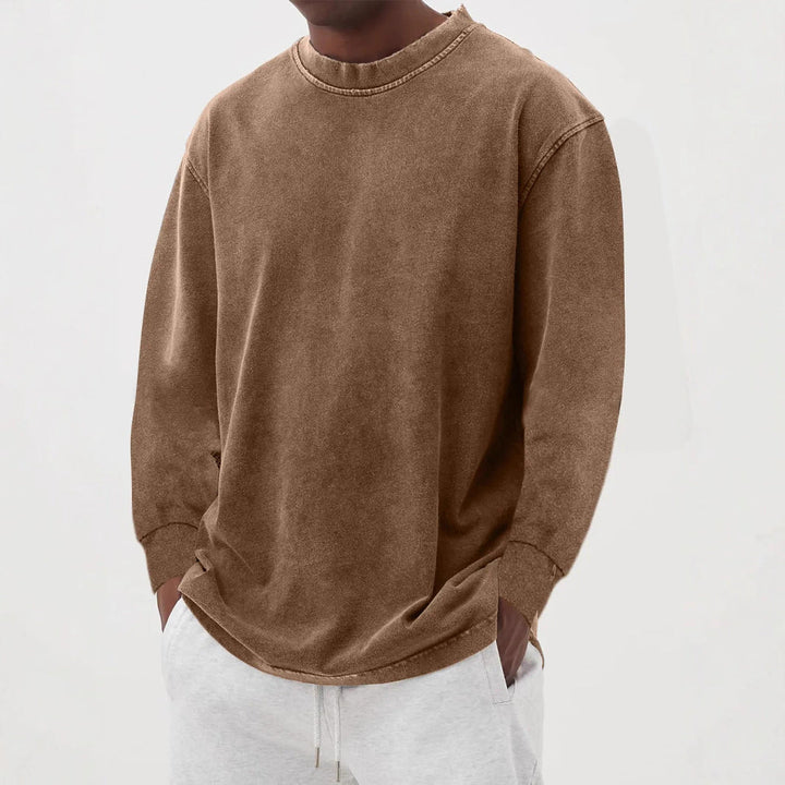 Stylish men's oversized pullover, a versatile top for relaxed everyday fashion.