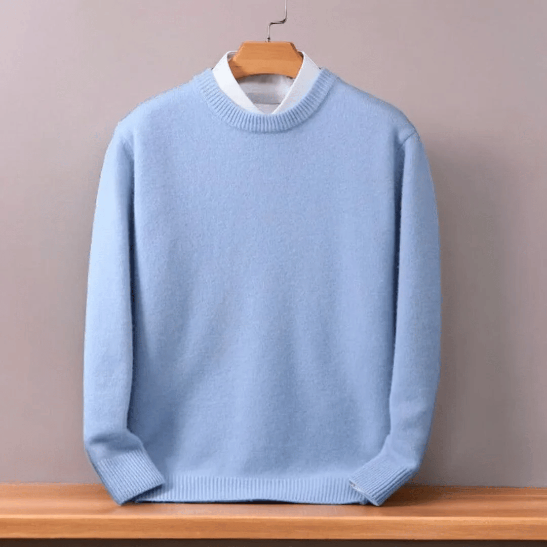 Loose fit men's crew neck oversized knit pullover sweater. Ideal for casual comfort & autumn layering.