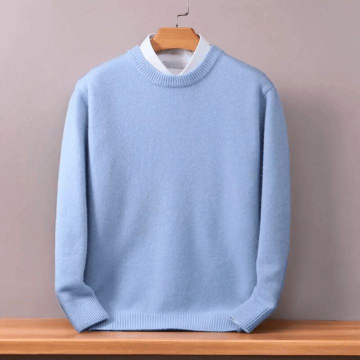 Loose fit men's crew neck oversized knit pullover sweater. Ideal for casual comfort & autumn layering.