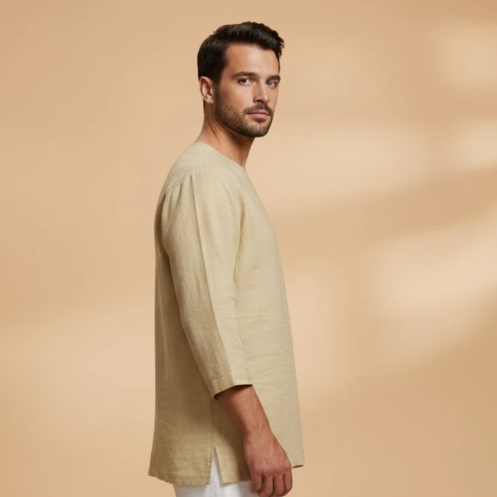 Stylish men's oversized shirt. Relaxed fit, long sleeve, button closure. Ideal for everyday casual.