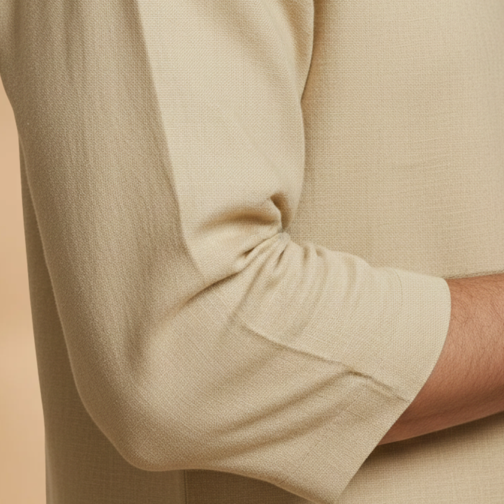 Everyday men's oversized shirt. Relaxed fit, long sleeve, button closure. Versatile smart casual style.