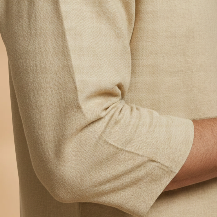 Everyday men's oversized shirt. Relaxed fit, long sleeve, button closure. Versatile smart casual style.