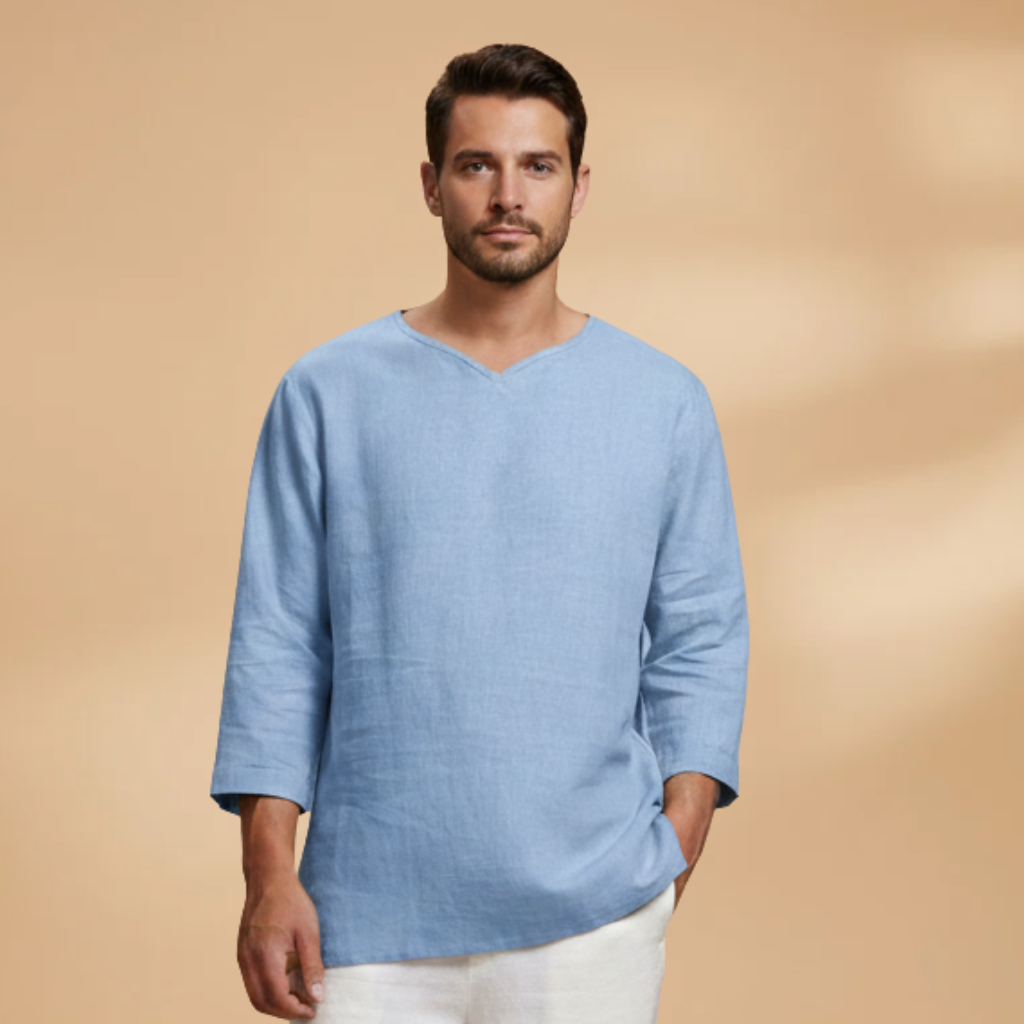 Comfortable men's oversized shirt with relaxed fit. Button closure, long sleeve. Ideal for versatile wear.