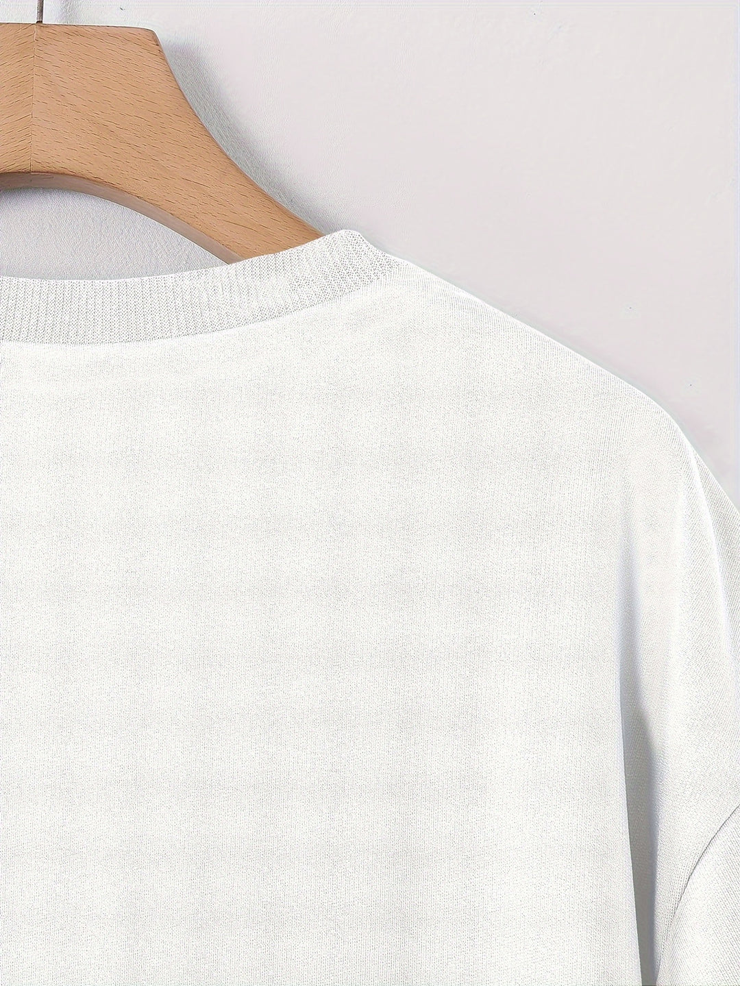 Stylish men's casual top: oversized fit with a striking rose graphic print.