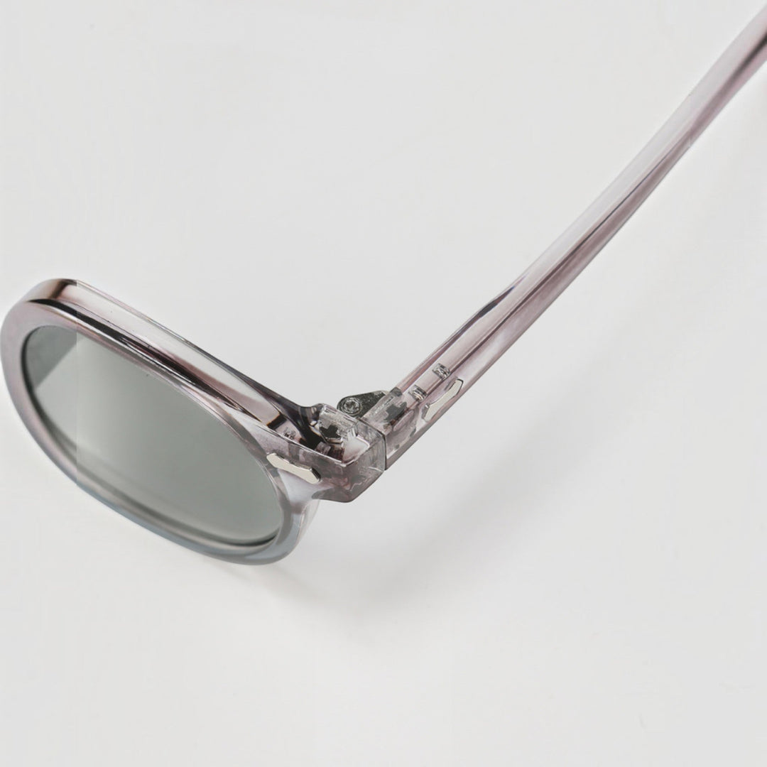 Men's classic polarized sunglasses, a must-have fashion accessory providing essential UV protection.
