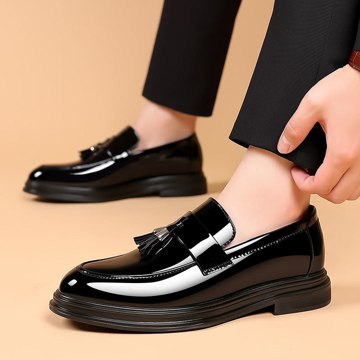 Comfortable men's polished leather tassel loafers. Versatile slip-on dress shoes for formal or smart casual outfits.