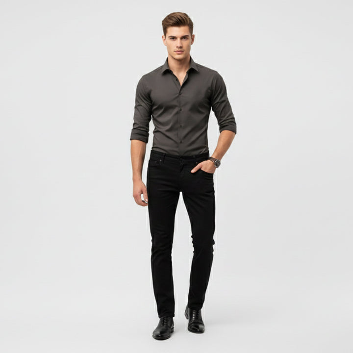 Comfortable men's casual long-sleeve button-down shirt. Achieve a polished, versatile look for business casual.