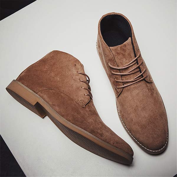 Versatile men's lace-up ankle boots, perfect for casual and practical wear.