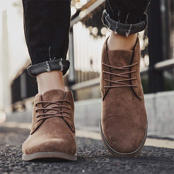 Comfortable men's fall ankle boots with cushioned support for long walks.