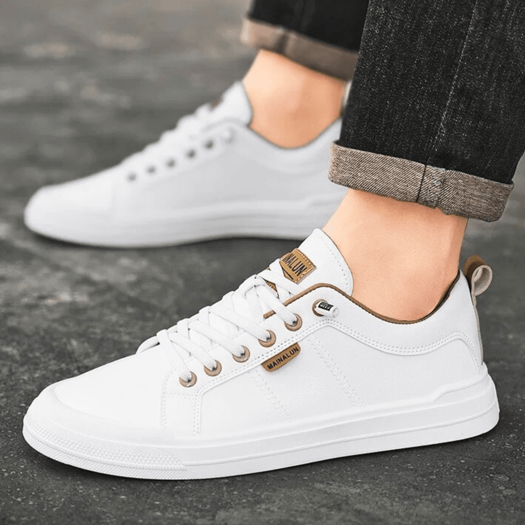 Stylish men's casual sneakers. Premium low-top everyday trainers, perfect for versatile men's fashion and comfortable walking.