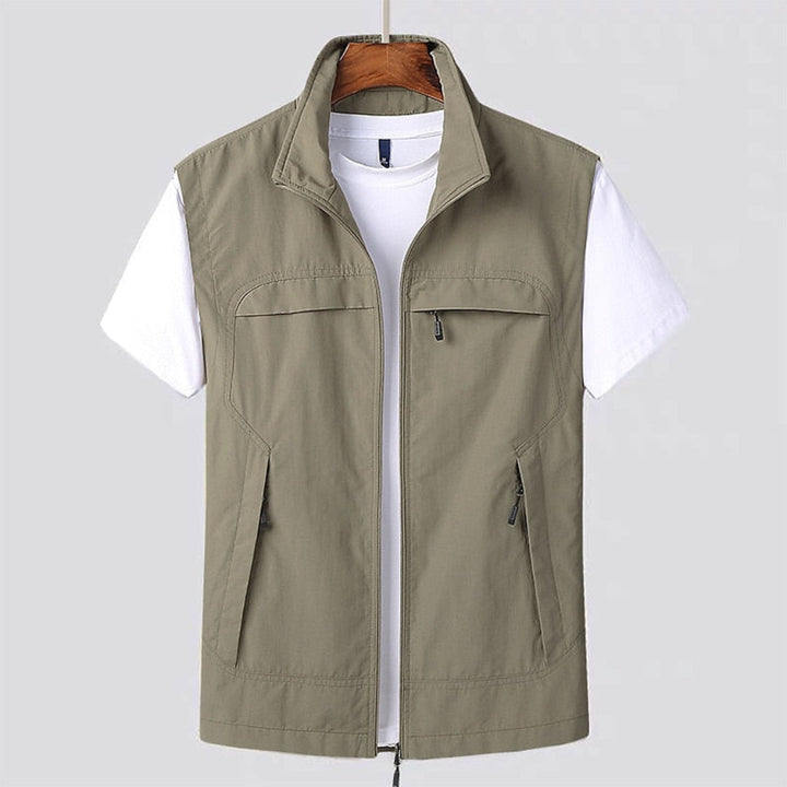 Lightweight men's quick-drying vest for optimal performance. Great for fitness, sports, and casual spring outings.
