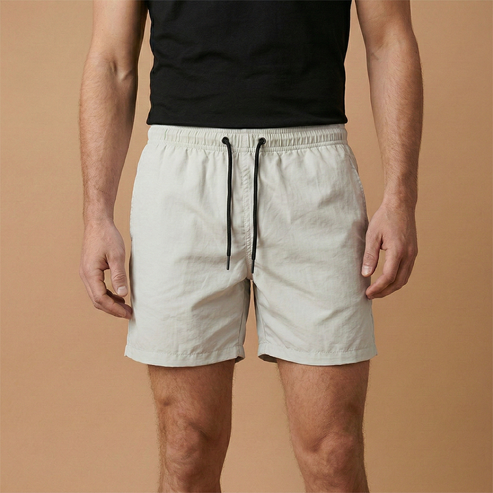 Quick-drying men's casual shorts with side pockets for everyday summer style and utility.
