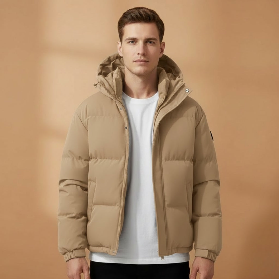 A man's essential: the quilted hooded down jacket with a convenient zip.