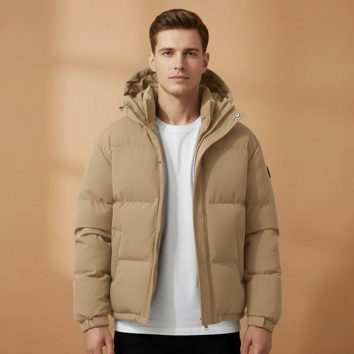 A man's essential: the quilted hooded down jacket with a convenient zip.