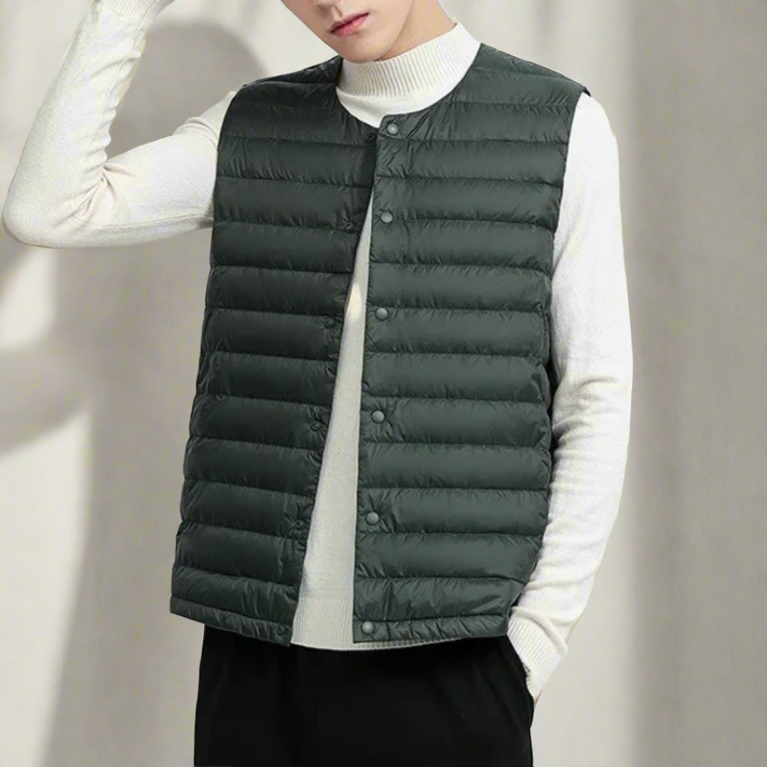 Stylish men's sleeveless quilted vest, a lightweight snap front gilet for casual outerwear.