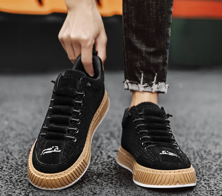 Men's casual low-top sneakers, quilted texture & lace-up. Non-slip sole, great for everyday comfort.