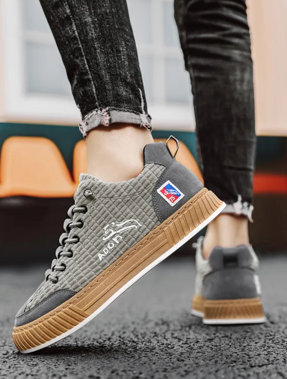 Stylish men's lace-up low-top sneakers with quilted texture. Perfect for everyday casual wear.