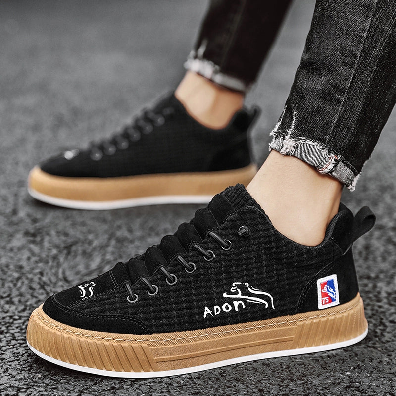 Street style men's footwear: quilted low-top lace-up sneakers with a comfortable platform sole.