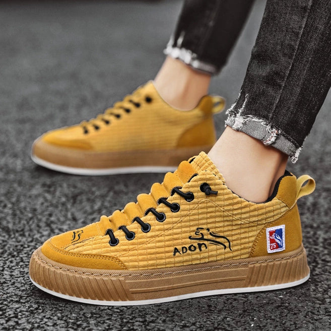 Men's quilted casual sneakers, low-top, lace-up. Non-slip platform sole for everyday comfort.