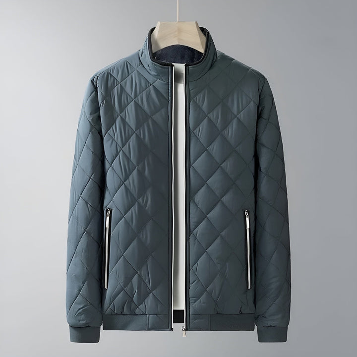 Men's quilted thermal jacket with zip pockets, perfect for casual wear.