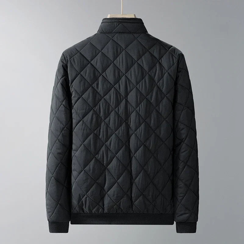 Stylish spring quilted jacket for men, ideal for travel and outdoor activities.