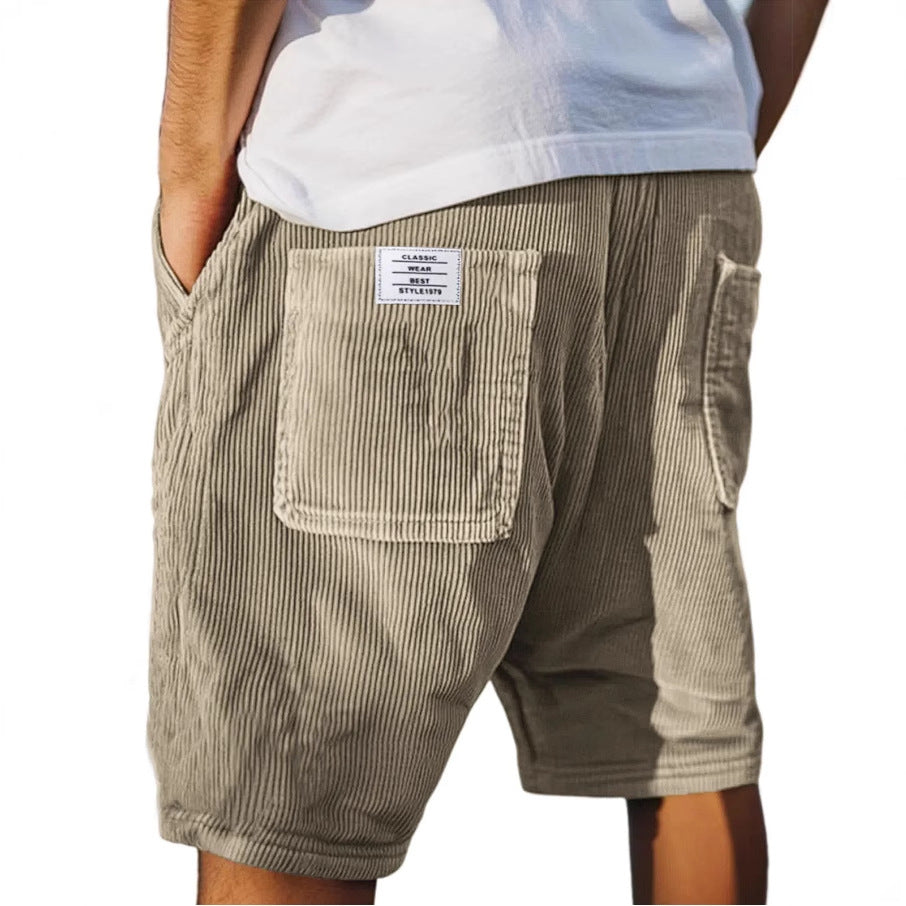 Comfortable men's tailored shorts with a refined texture, ideal for versatile everyday summer wear.