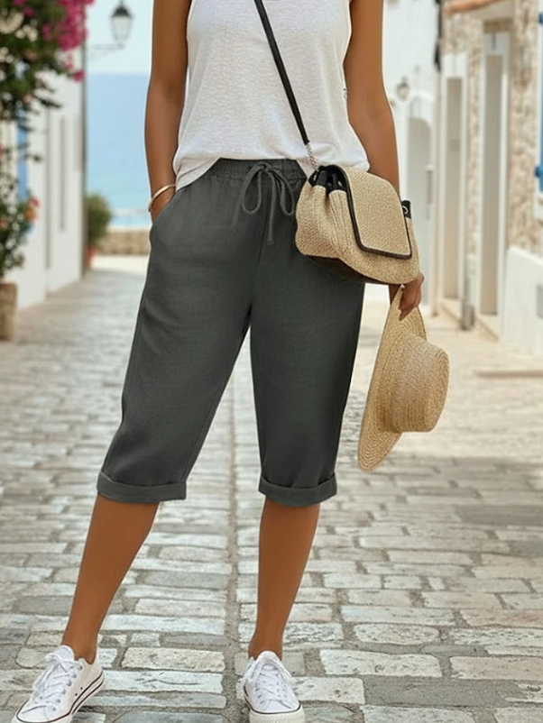 Men's relaxed fit Bermuda shorts for everyday wear, knee-length, comfortable summer casual apparel.