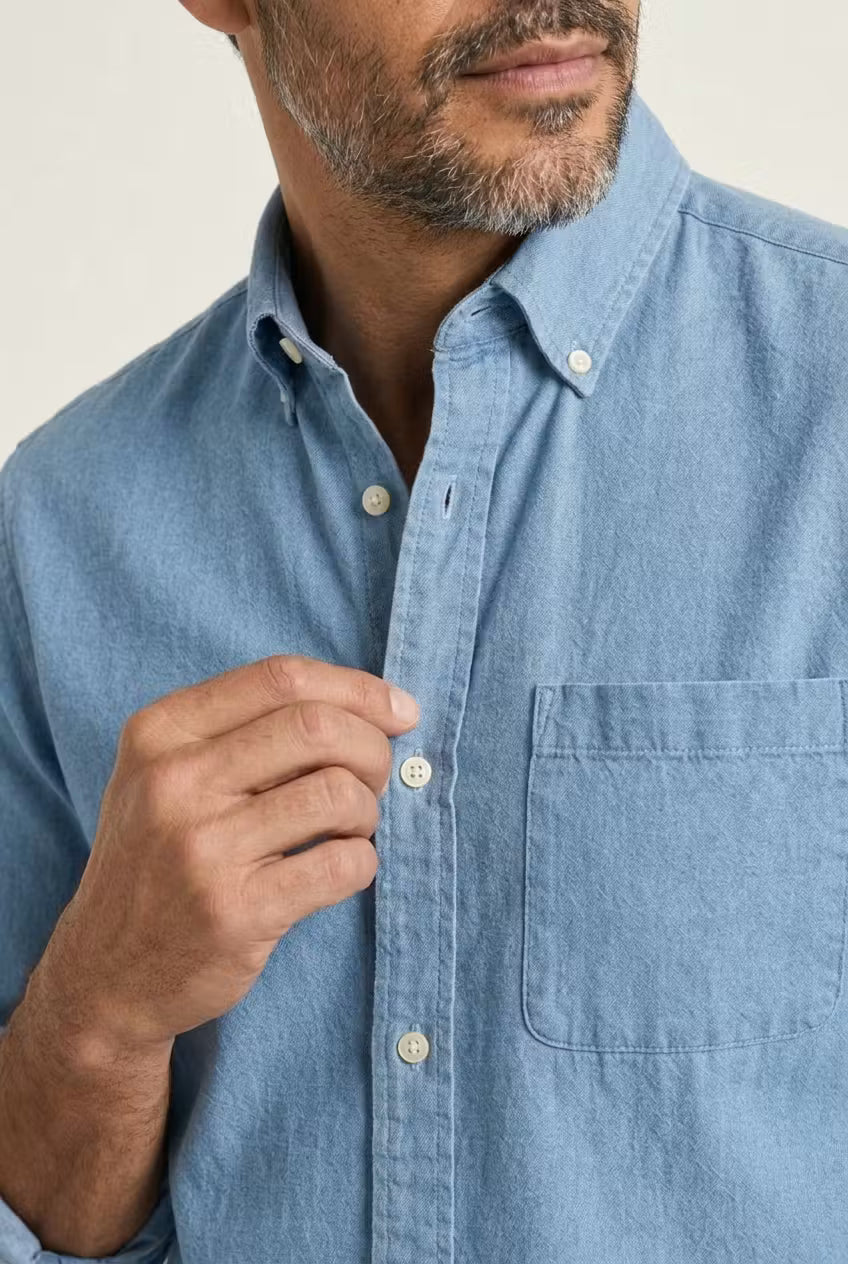 Smart casual men's long sleeve button-front shirt, relaxed fit, for polished weekend looks.