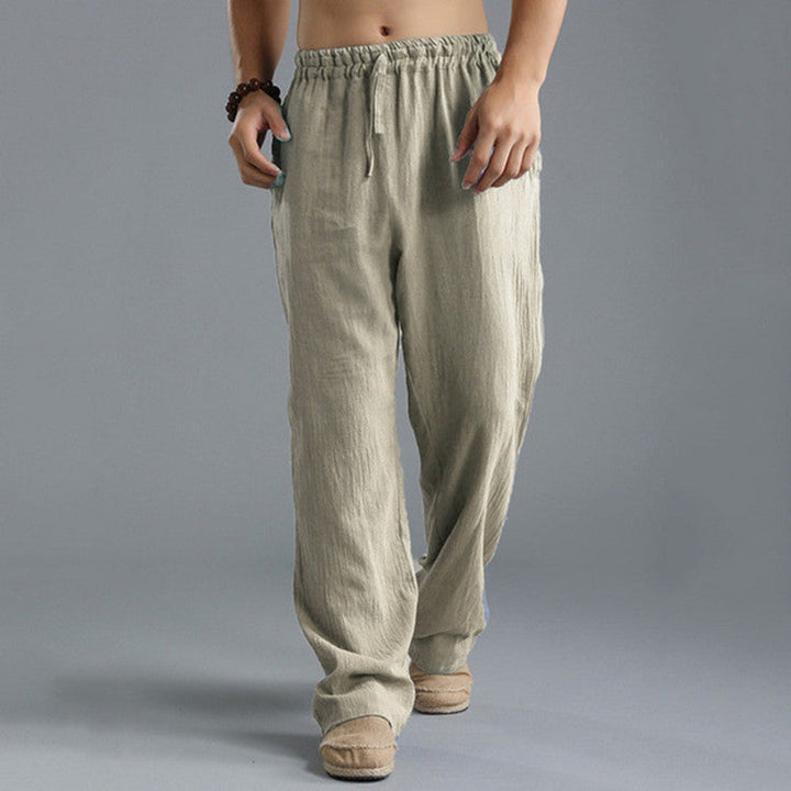 Versatile men's casual trousers with a relaxed fit, ideal for daily comfort.