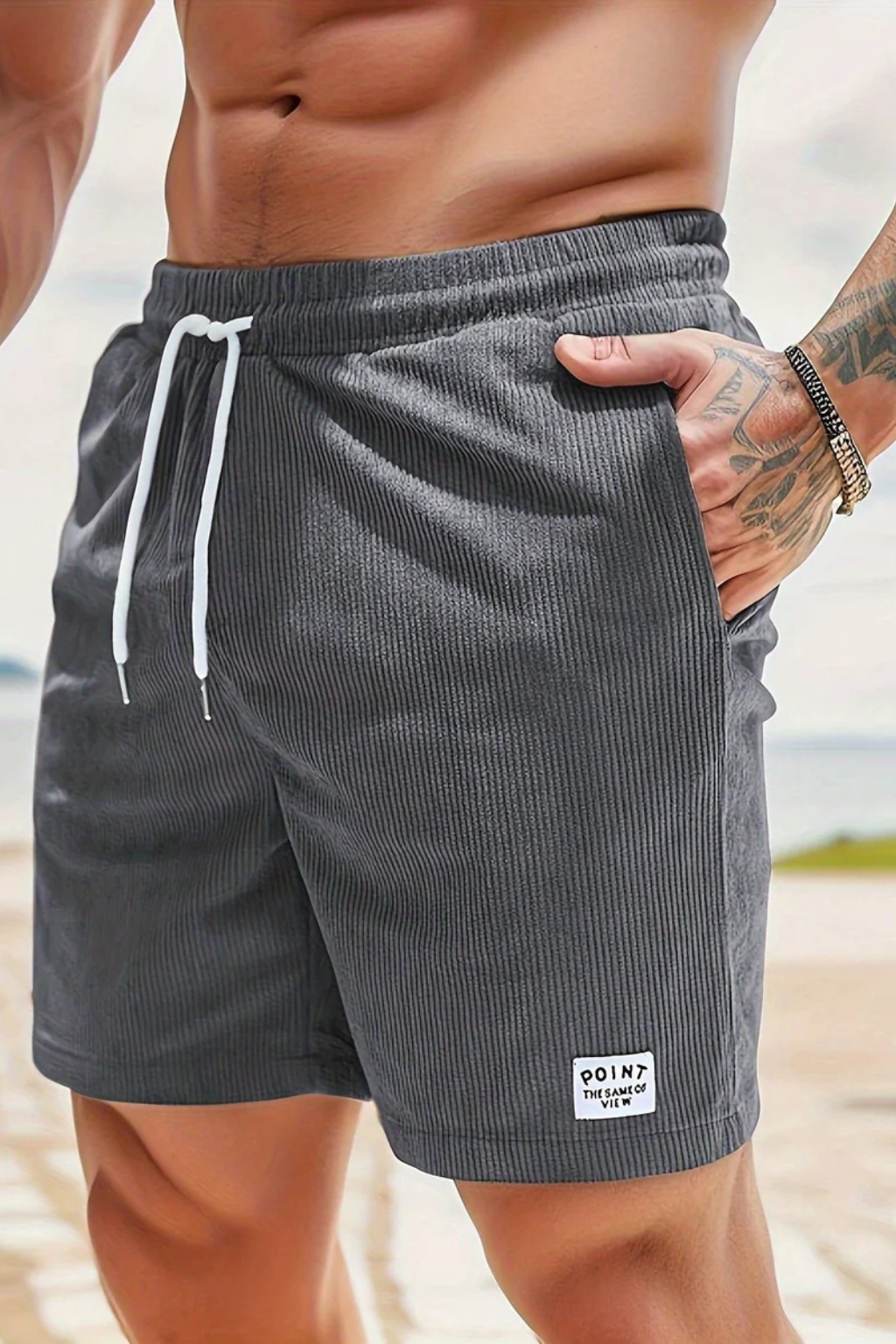 Shorts for men in durable corduroy fabric, with a comfortable elasticated waist.