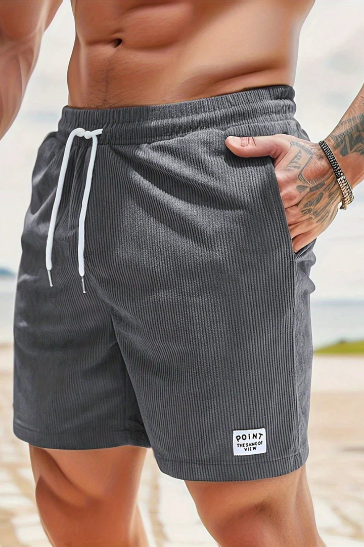 Shorts for men in durable corduroy fabric, with a comfortable elasticated waist.
