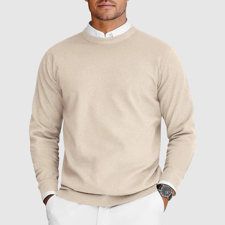 Comfortable men's crew-neck sweater with relaxed fit. A versatile long-sleeve jumper for daily fashion.