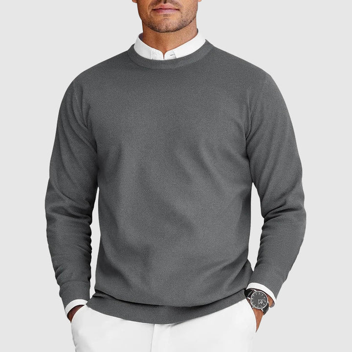 Essential men's relaxed crew-neck jumper, ideal for casual and smart casual wear. Comfortable long-sleeve pullover.