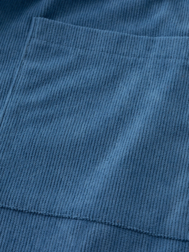 Elastic drawstring waistband on men's relaxed fit shorts, offering adjustable summer comfort.