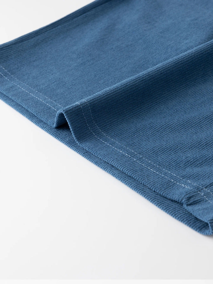 Versatile men's relaxed fit drawstring shorts, perfect for casual or everyday summer wear.