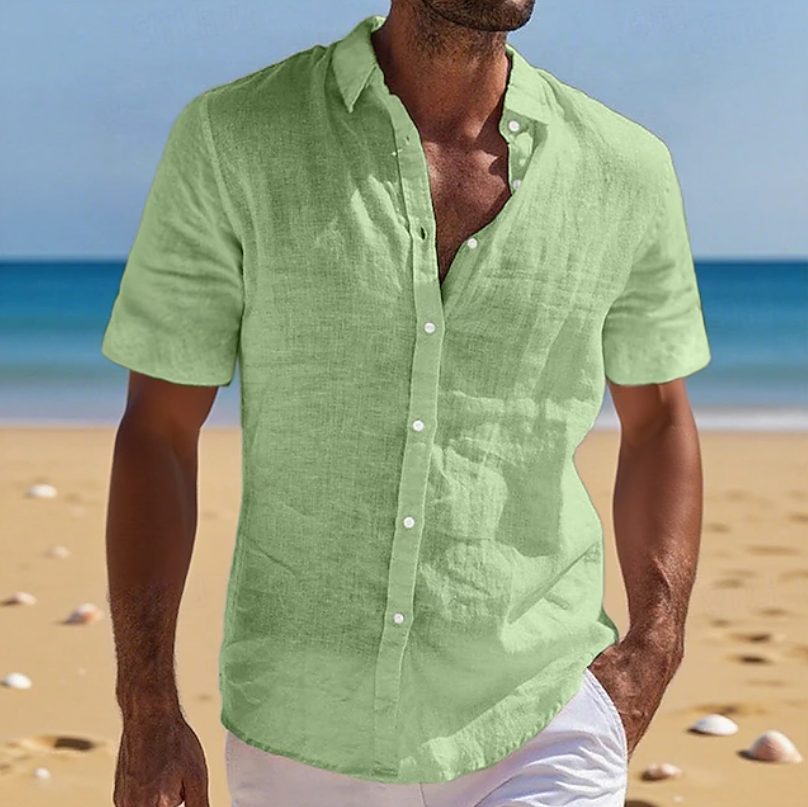 Casual men's button-up shirt with a relaxed fit, featuring short sleeves for ultimate summer comfort.