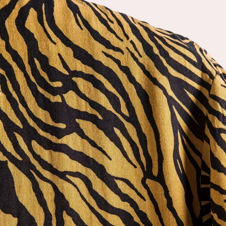 Casual men's tiger print shirt, relaxed fit and short sleeve for comfortable summer weekend style.
