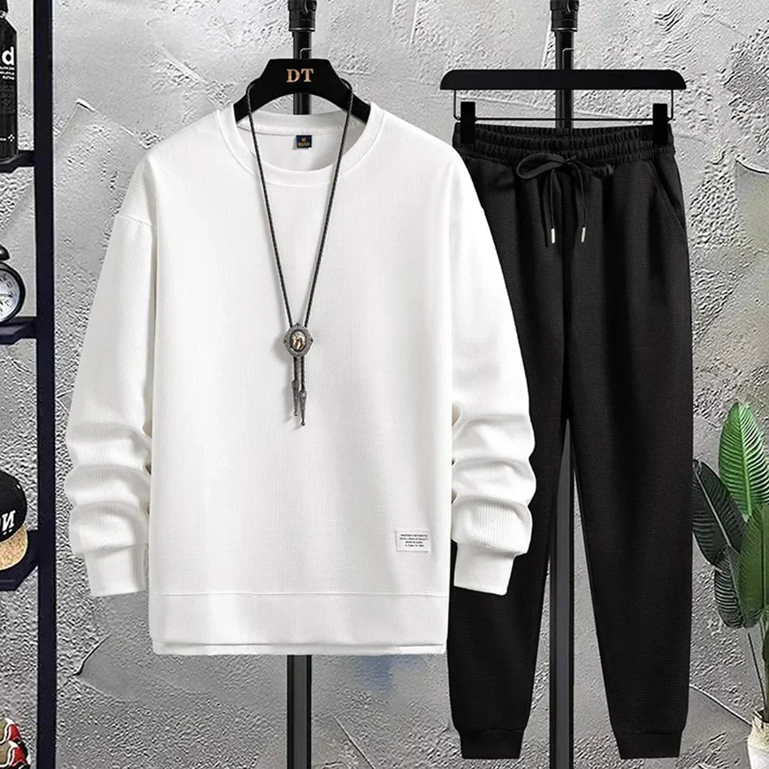 Men's relaxed fit sporty tracksuit set, perfect for activewear or comfortable loungewear.