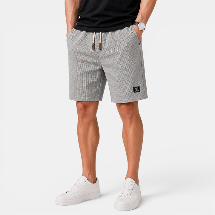 Stylish men's relaxed fit shorts in a casual design, perfect for summer outfits with an elastic waist.