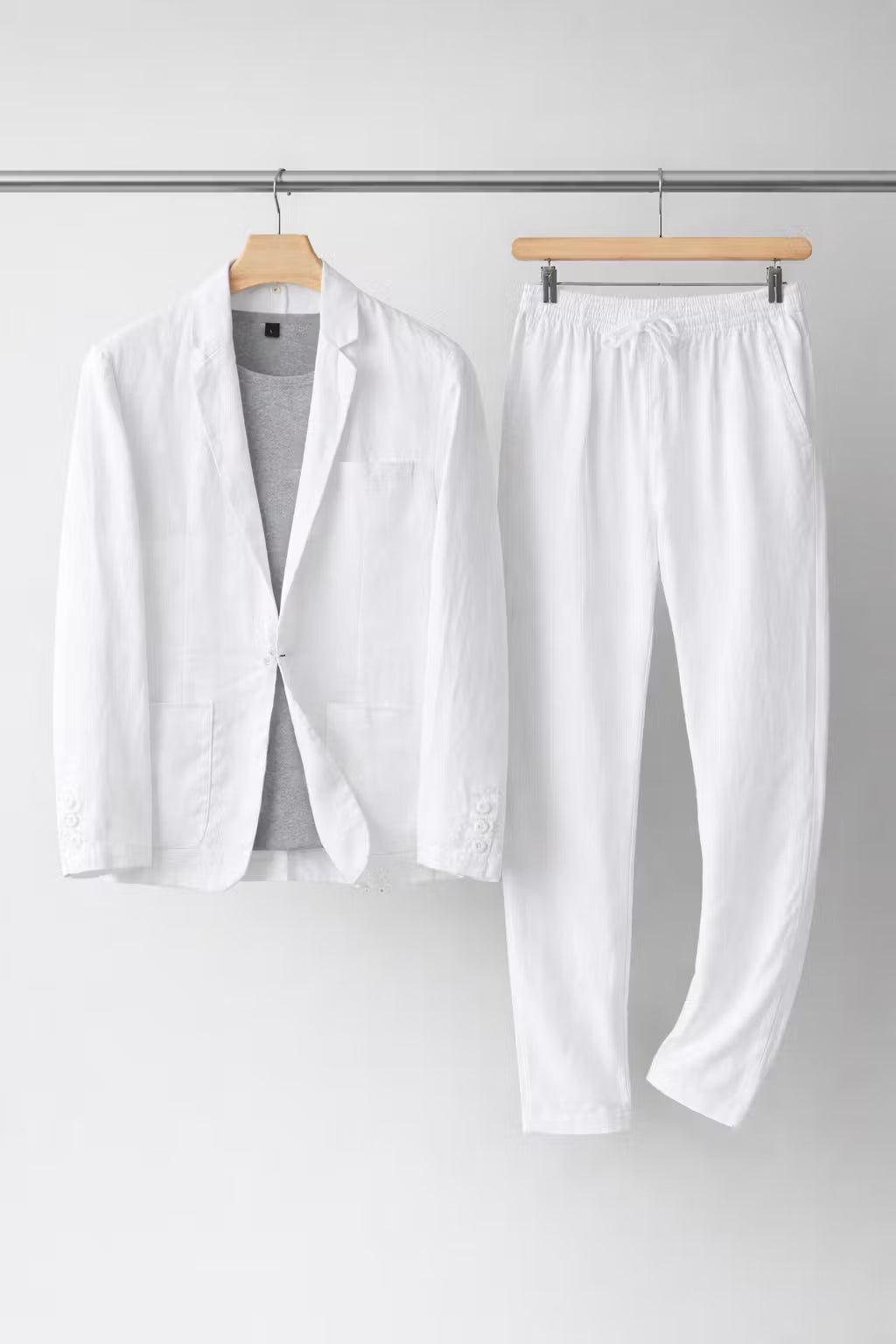 Elegant men's relaxed fit suit set, a two-piece blazer and dress pants, ideal for spring/summer events.