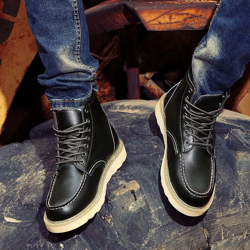 Men's retro winter boots with durable design, perfect for cold weather. Timeless vintage style footwear.