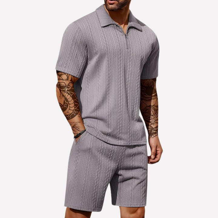 Relaxed fit men's loungewear set: a comfortable ribbed polo shirt and shorts for everyday.