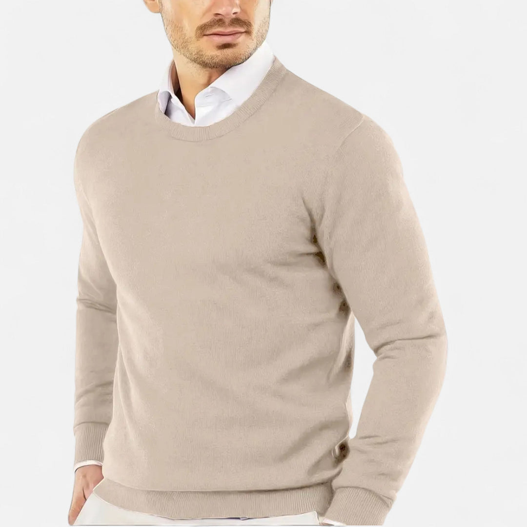 Warm and comfortable men's round neck jumper for fall style
