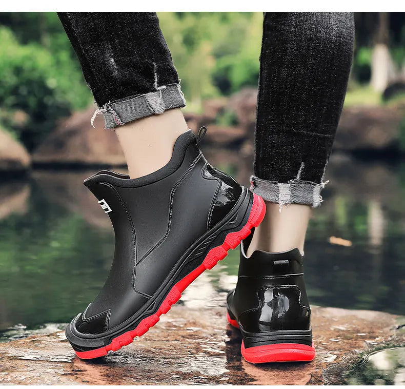Practical men's waterproof outdoor ankle boots, ensuring dry feet on wet hiking trails.