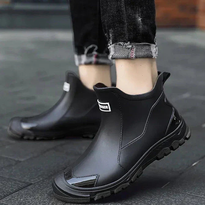 Men's insulated waterproof winter ankle boots, providing warmth & grip in snow.