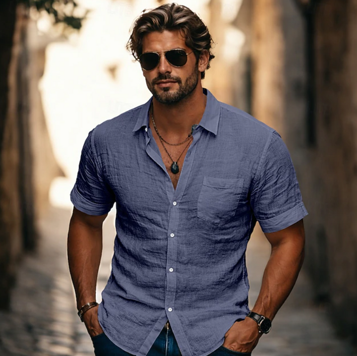 Effortless smart casual men's short sleeve shirt, ideal for summer fashion.