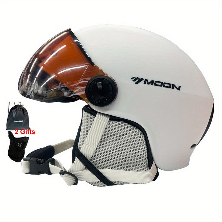 Comfortable and safe men's helmet for all winter sports.