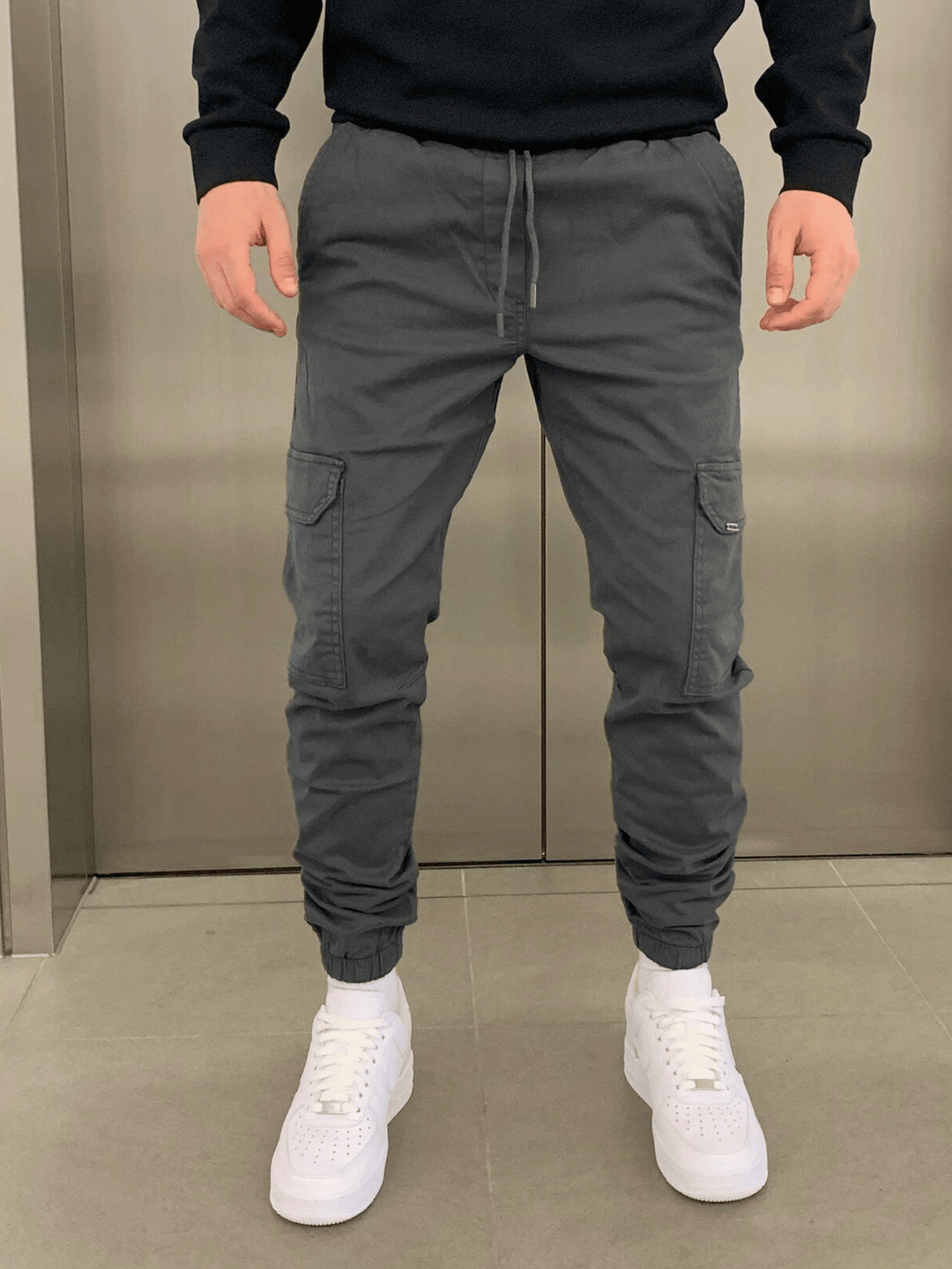 Everyday wear men's cargo pants, combining a sleek aesthetic with the practicality of utility trousers.