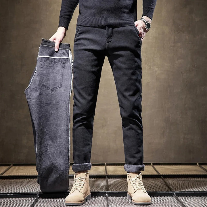Men's slim-fit casual pants in a modern style, perfect for all-day comfort and versatile everyday wear.